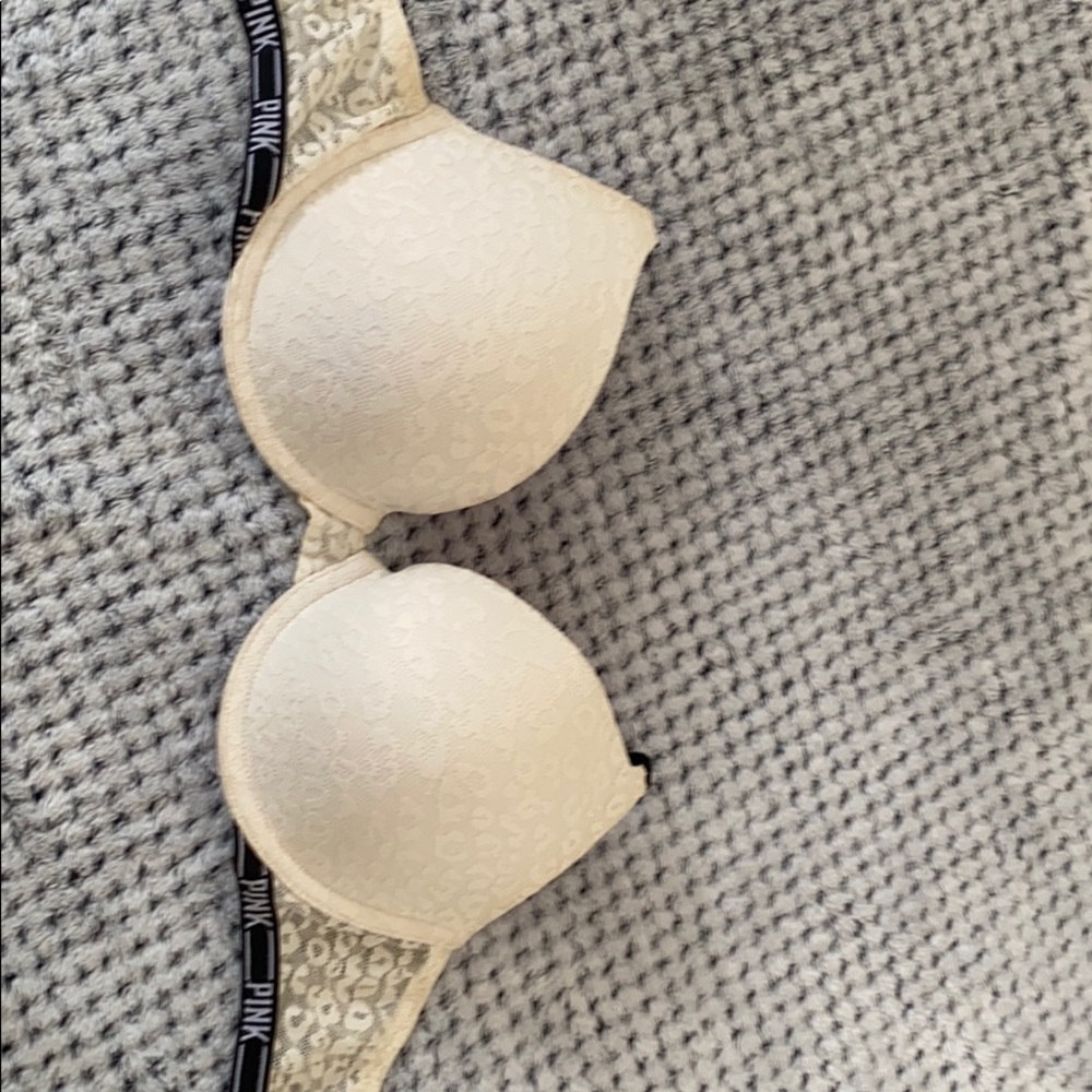 Pink bra - Picture 2 of 3